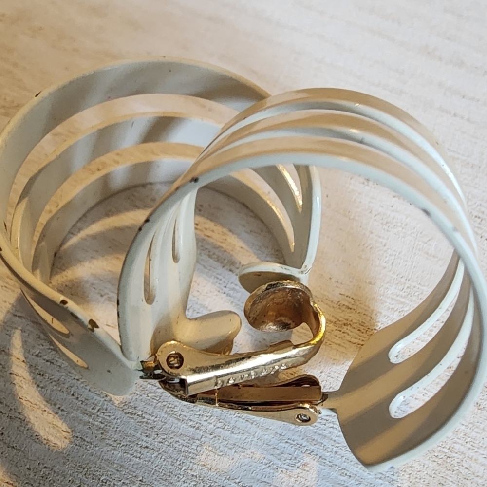 Vintage Clipon Earrings. Bergere Metal Enamelware White Gold Tone